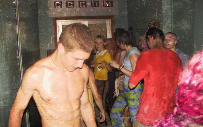 Техно-ад на втором танцполе фестиваля «E=MC2», Белгород 2002